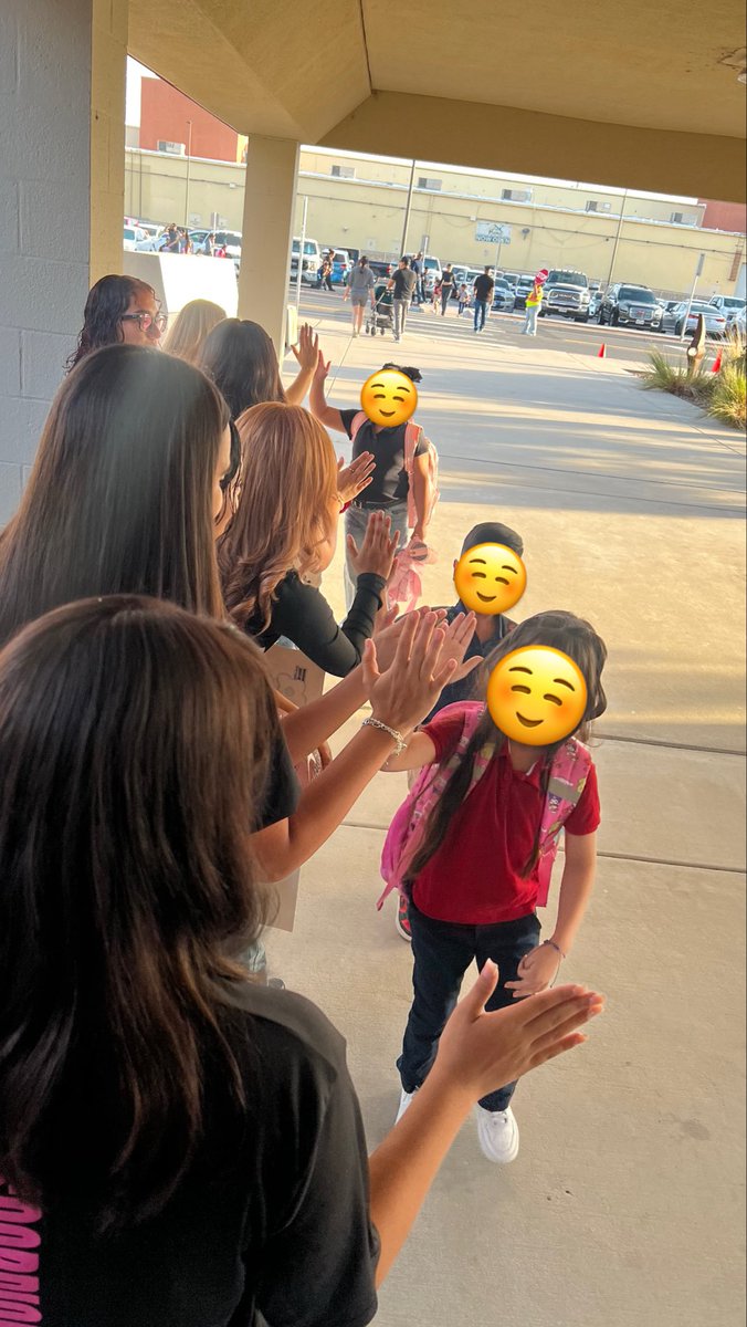 Horizon_GBB's tweet photo. Horizon GBB here CTW on Day 2 making sure our future Scorpions have an amazing school day π«π¦π
@DGarcia_CTW @ClintISD
#HorizonGBBFamily #scorpionstrong #RepTheH #HorizonGBB https://t.co/8HletvKaI1