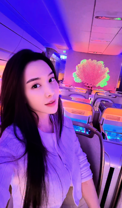 SofiaVelvetUS's tweet photo. Guess which airline this is—it’s so beautiful! https://t.co/mUsOn5XZBO