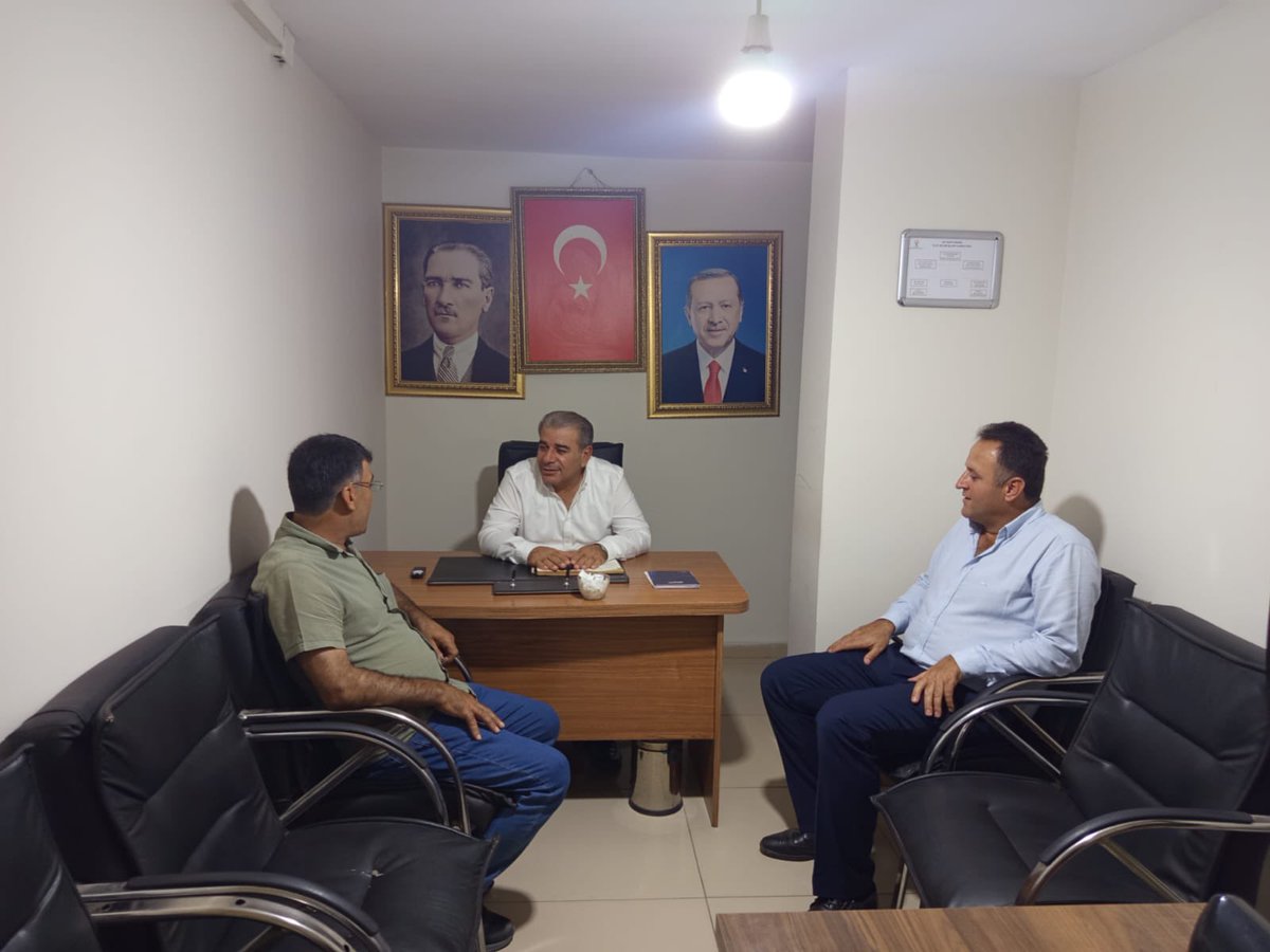 AkPartiBismil's tweet photo. 📌Vatandaşlarımızla Buluşma

İlçe Başkanımız Sayın Muzaffer Cengiz Özaydın, hemşehrilerimizle bir araya gelerek vatandaşlarımızın sorunlarını dinledi; talep ve önerilerini yerinde değerlendirdi.

İlçe Başkanlığımızda gerçekleştirilen görüşmelerde vatandaşlarımızın beklentileri dikkatle ele alınarak çözüm odaklı istişarelerde bulunuldu.

İlçemiz için birlik, beraberlik ve hizmet anlayışıyla çalışmalarımıza aralıksız devam ediyoruz.