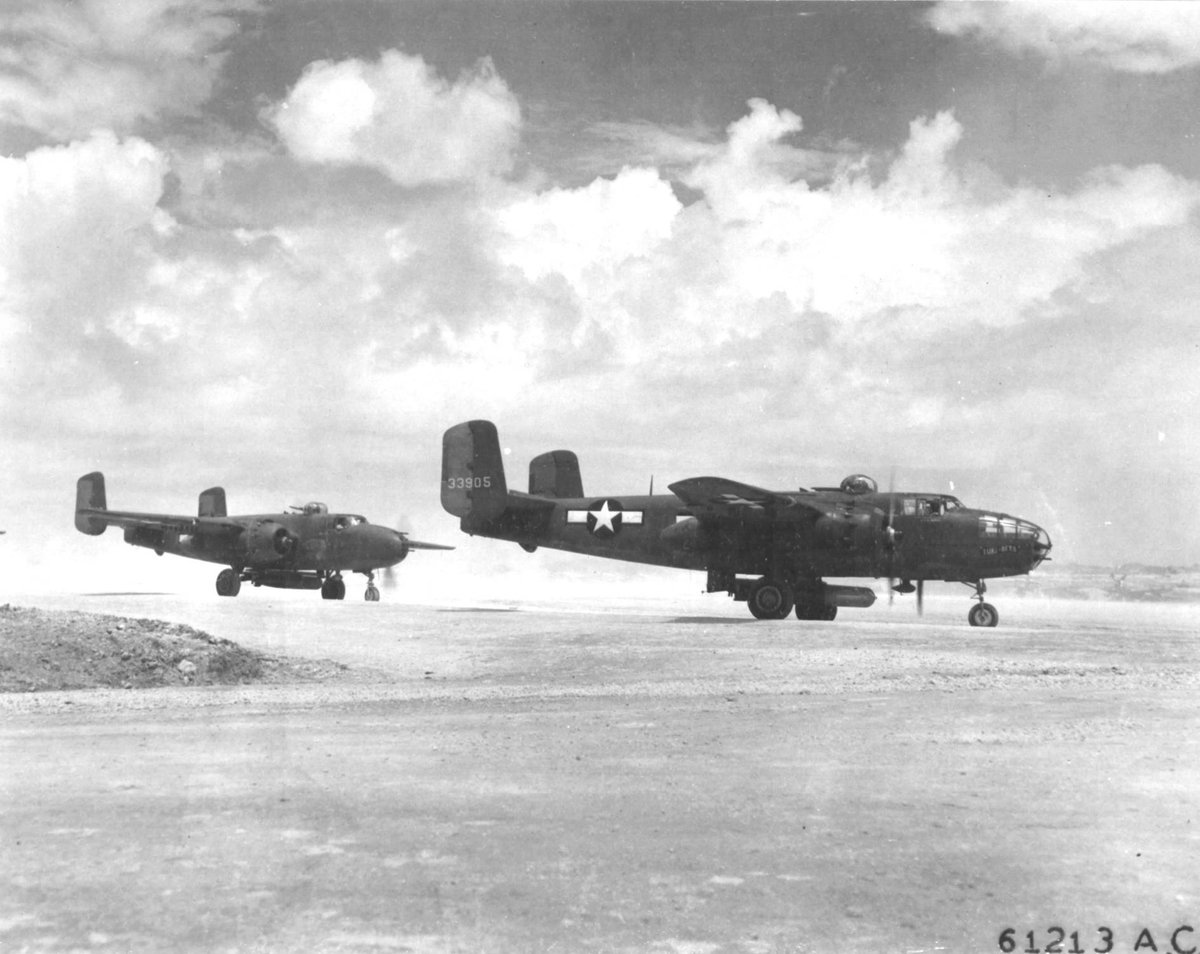 JPNHistoria's tweet photo. 1945年7月29日　本土爆撃
米極東空軍B-25、鹿児島・宮崎の橋梁・兵舎・他の建築物・灯台・航路灯を攻撃。徳之島を爆撃。

A-26、長崎の海軍基地と発動機製作所を粉砕。 https://t.co/CtebR6tWbl