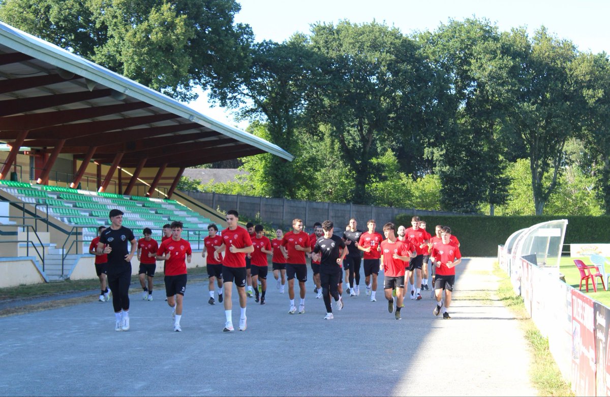 racingvillalbes's tweet photo. Día 1 ✔️
O noso equipo de 3ª RFEF comezou onte o traballo para encarar esta tempada 26/27.
👋🏼 Día de presentacións, reencontros e sensacións
🔋 A nova tempada xa é unha realidade 😍
📸 Mundito Carballo e Futbolinlugo
#orgullorcv❤️💚 https://t.co/detZzwc7CZ