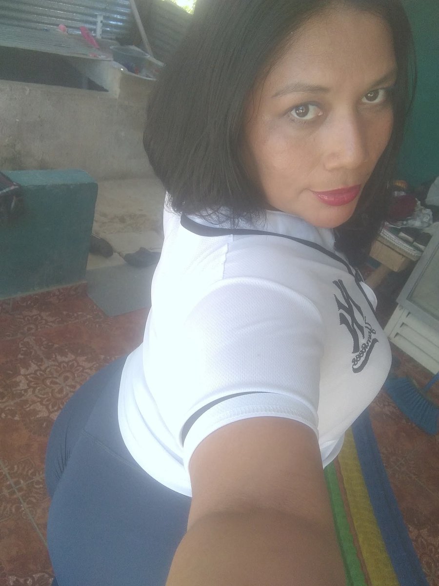 dianapache12's tweet photo. Lindo día como se me, tengo ganas? 🔥🔥🔥
#ViernesCogelón #EsposaPutísima #casada #putiesposá #esposaputitaenlencería https://t.co/fWRyJqrfEc