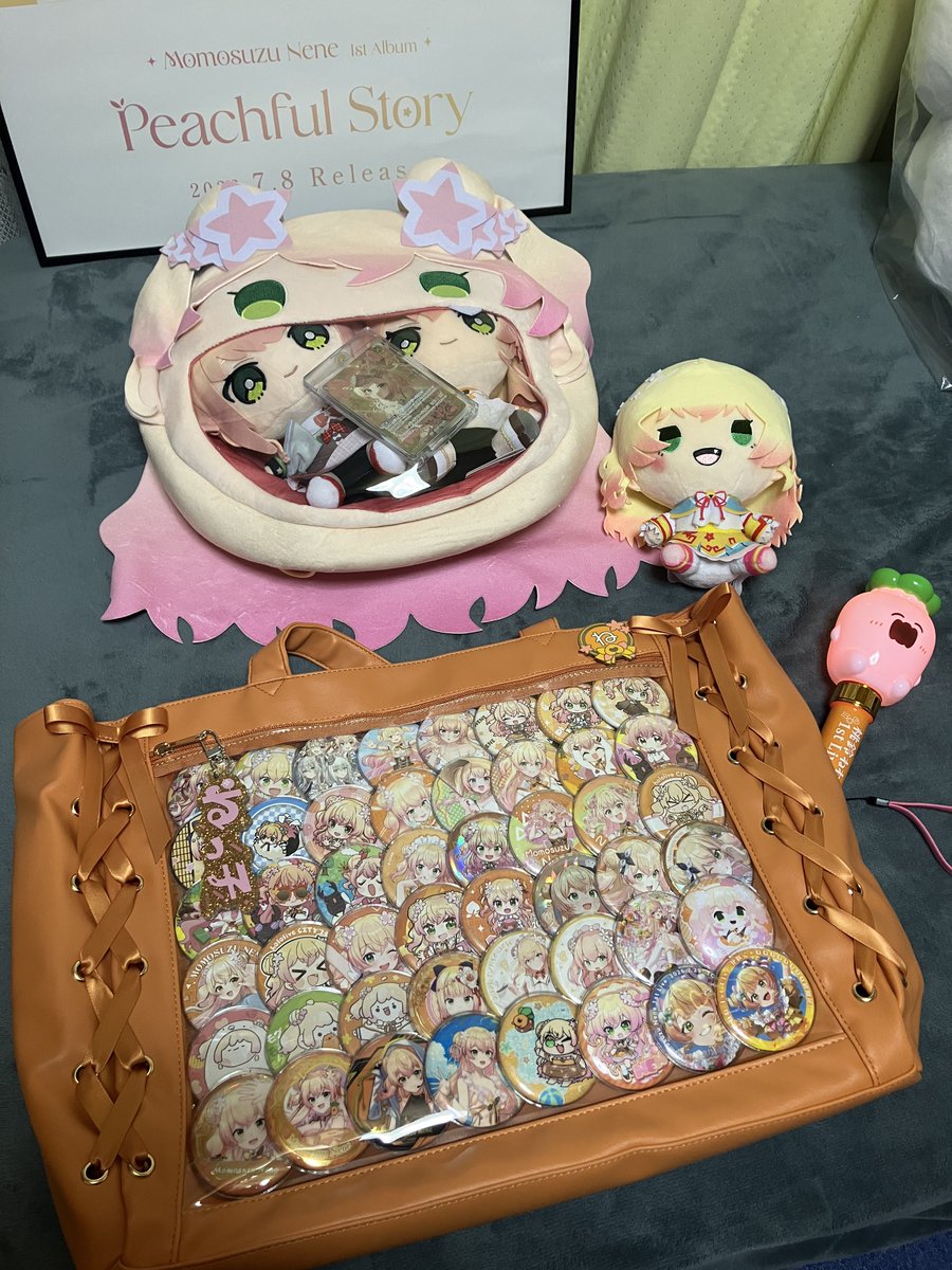 初めて痛バ作りました～！ ねねちの歴代缶バッジで組んだからたくさん