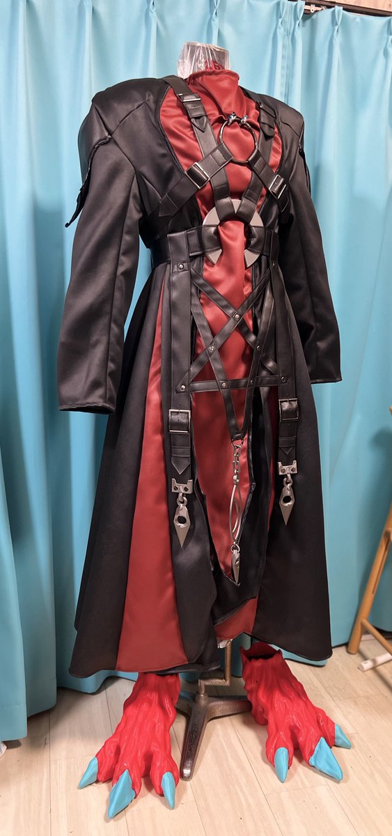 lutamesta's tweet photo. WIP

Dyrketelux’s costume is almost finished.
I’m hoping to have it ready for this weekend’s meetup!

デューのお衣装進捗進捗(まだ作成中)
週末のオフ会に間に合え〜〜〜〜〜💥💥 https://t.co/d3apdlwIvQ