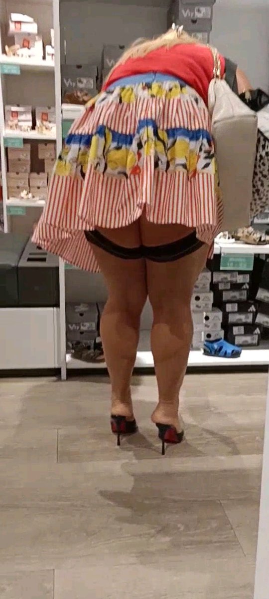 Marisola1969's tweet photo. https://t.co/T7Bxko1j5p
#nylon #mules #stocking #heels #sexy #upskirt #voyeur #lingerie #hot #collant #tacchi #ass #esibizionista #gambe #calze #pantyhose #suole #tallone #piedi https://t.co/NP8EmiRHra