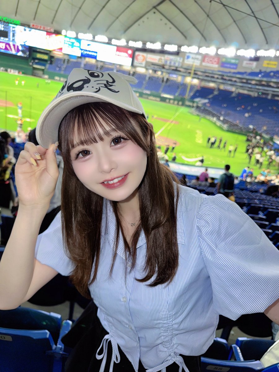 nana_kirafore's tweet photo. オールスター最高でした⚾️✨

ずっとワクワクしっぱなしで、普段なかなか見られない選手同士の共演もオールスターならではの空気感も全部楽しかった！

見ている人を夢中にして、歓声を力に変えてひとつの景色をみんなでつくる。
その姿を見てたら「誰かの心を動かしたい」って思いながらステージに立つアイドルとどこか似ているなって感じて刺激にもなった！！

野球ってやっぱり最高です🫶🏻
幸せな時間をありがとうございました💛
素敵な試合を見る機会をくださったへなぎ社長にも感謝です🙏🏻✨