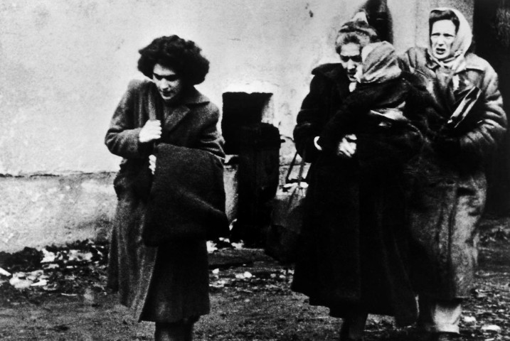 UNHCRPoland's tweet photo. 75 years ago, the 1951 Refugee Convention was adopted, laying the foundation for international refugee protection. On its anniversary, UNHCR and 75 signatories are launching #ThePromise, a global declaration of solidarity.
https://t.co/2XaGsGJbop https://t.co/yovdOH40Nx