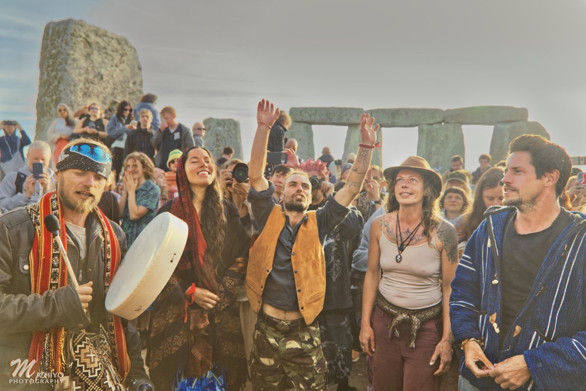 MichiyoPhoto's tweet photo. Returning to Stonehenge in 2026, I witnessed social media bringing Stonehenge to different audiences and breaking down stereotypes, encouraging people from diverse backgrounds to explore historical sites and heritage practices across the world. #stonehenge #summersolstice https://t.co/dQSHl5utjz