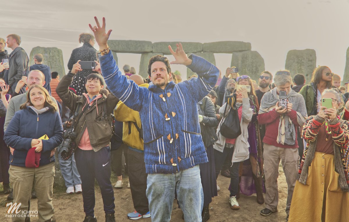 MichiyoPhoto's tweet photo. Returning to Stonehenge in 2026, I witnessed social media bringing Stonehenge to different audiences and breaking down stereotypes, encouraging people from diverse backgrounds to explore historical sites and heritage practices across the world. #stonehenge #summersolstice https://t.co/dQSHl5utjz
