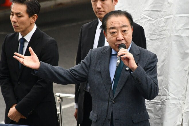 zundamotisuki's tweet photo. 野田佳彦「減税の財源を捻出する為に増税します」

増税するならまずは議員報酬を減らせと思う人‼️

手をあげるのだ✋

🙋‍♂️< 後無駄なバラマキもやめてこども家庭庁も潰せ。 https://t.co/WOui4n7V6y