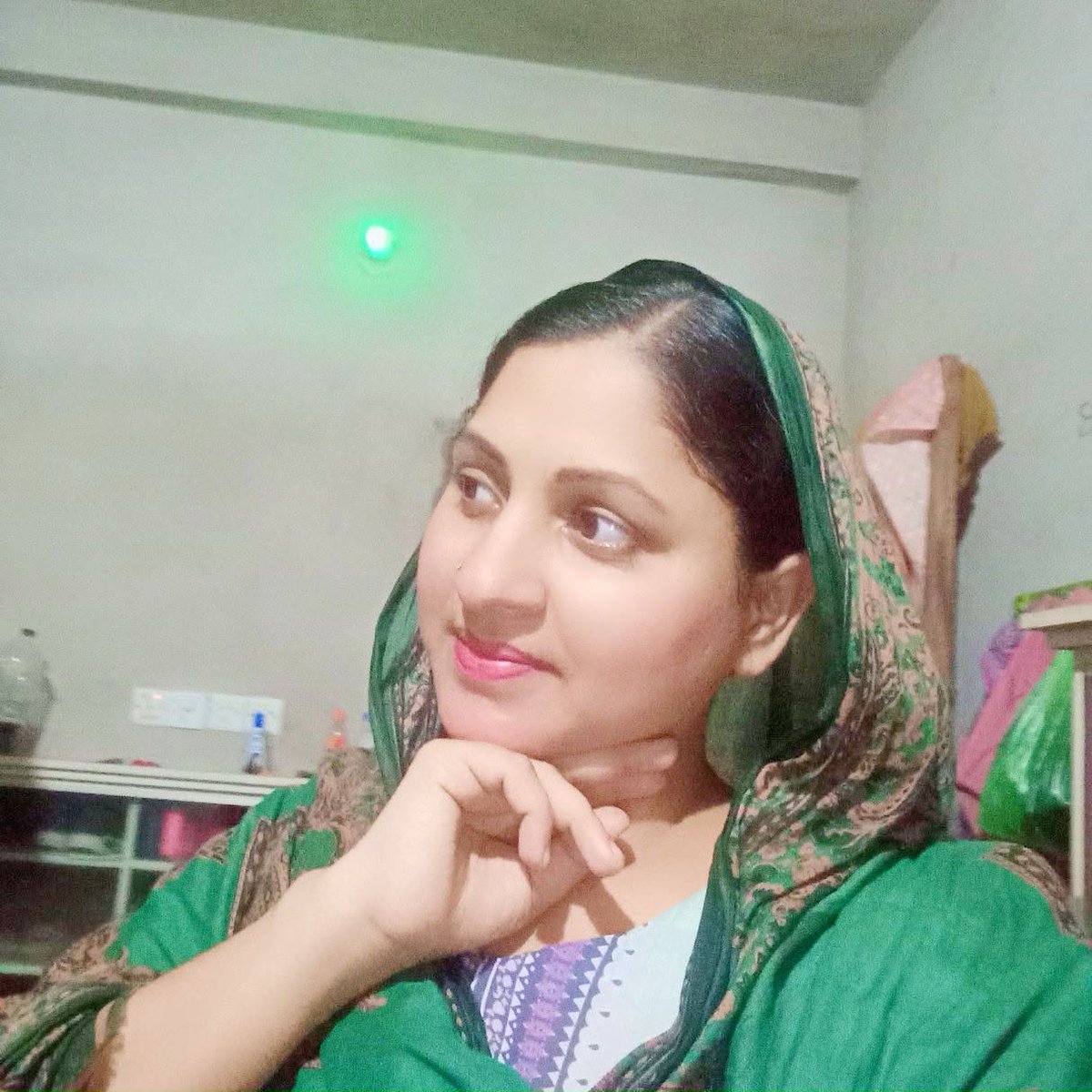 MRozina70262's tweet photo. সময় খারাপ গেলে খুব কাছের মানুষ গুলো 
বেশি মজা নেয় 😌🥲 https://t.co/Vy1sVKJgQc
