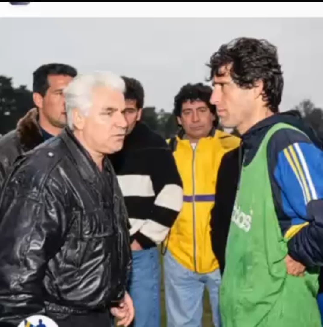 drflagelo's tweet photo. ESTÁ FALTANDO UNA REUNIÓN AMISTOSA ENTRE EL JUGADOR N*12 Y EL PLANTEL, COMO SE HACÍA EN LA ÉPOCA DEL “PADRE DE TODAS LAS HINCHAS” HAY QUE DESPERTAR A ESTOS JUGADORES DECIRLE EL PRIVILEGIO QUE TIENE DE JUGAR EN EL MÁS GRANDE💙💛💙 https://t.co/QbhsmaBo5I