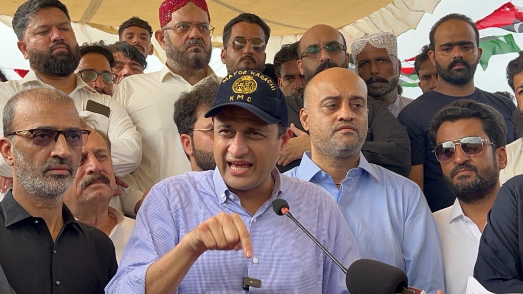 RaufNagori's tweet photo. روڈ لیڈنگ ٹو ناصر جمپ، ابراہیم حیدری، ضلع کورنگی میں سڑک کی تعمیر کے افتتاحی پروگرام میں شرکت۔ https://t.co/cvwn3ISpq3