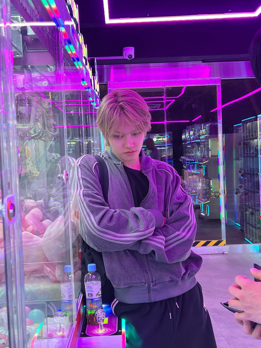 jewelzofahof's tweet photo. 지금 최고의 pov임~ 주원이 인형뽑기 안 하고 그냥 너 하는 거 옆에서 구경만 하거든 ㅋㅋ https://t.co/pVdTMoTxVF