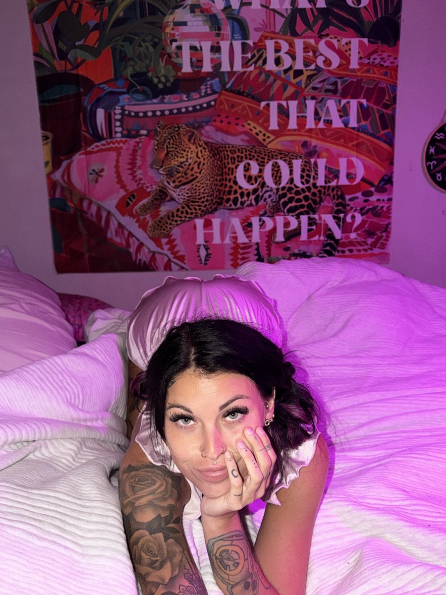 shestroublexx's tweet photo. Why aren’t you following me yet 🤗 https://t.co/QSYJgJdEaU