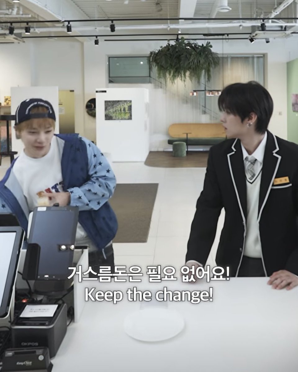hanttps's tweet photo. THIS IS PEAK COMEDY 😭😭😭

🐺: that’ll be 10,000₩
🦊: keep the change (gives a 10,000₩ note and a penny)

the change in question: a penny https://t.co/mVDroyXf4C