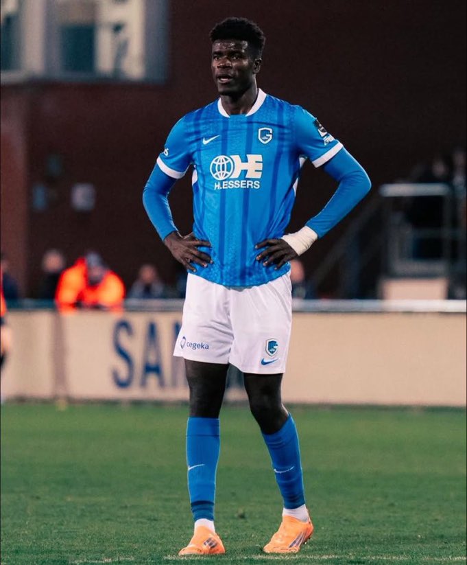lataniere237's tweet photo. 🚨🇨🇲 Strasbourg accélère pour Aaron Bibout !

Le RC Strasbourg Alsace est en discussions avancées avec le KRC Genk pour le transfert de l’attaquant camerounais de 21 ans.

Les négociations progressent, mais aucun accord n’a encore été trouvé entre les deux clubs. 👀 https://t.co/pukWn3B7Nz
