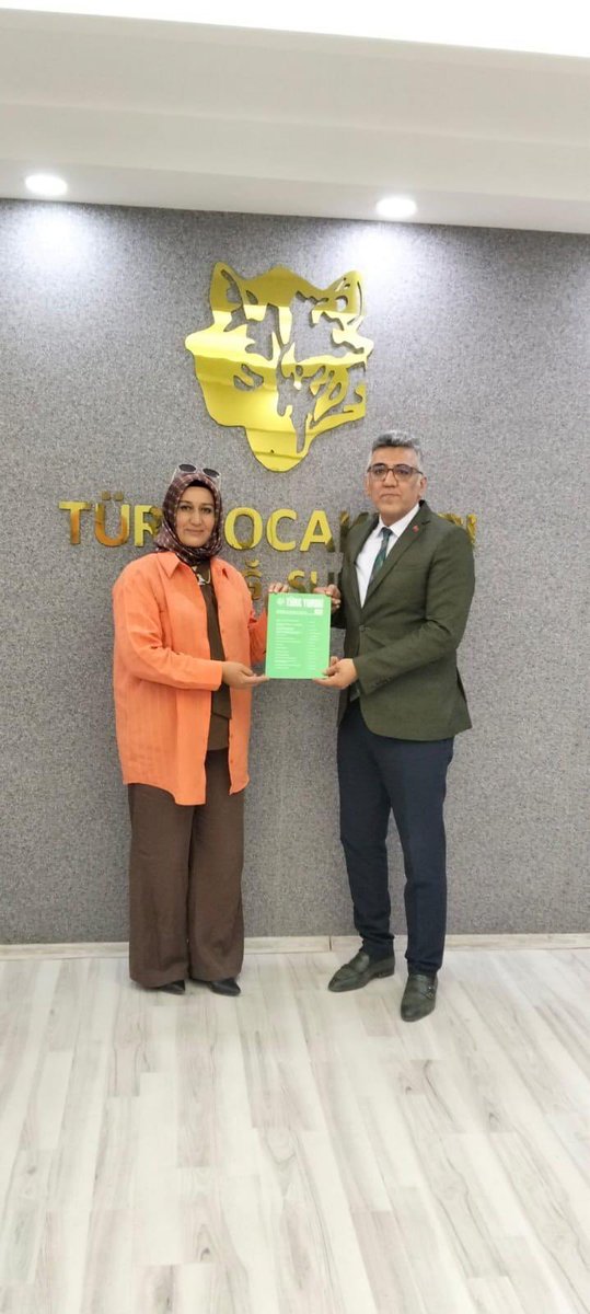 elazigturkocagi's tweet photo. Elazığ Şehit Aileleri ve Malul Gaziler Yardımlaşma Derneği Başkanı Sayın Gülcan Kaplan ve yönetim kurulu üyeleri, Türk Ocakları Elazığ Şubemizi ziyaret etti.

Ziyarette, ülkemizin birlik ve beraberliği, milli ve manevi değerlerimizin korunması, şehit ailelerimiz ile kahraman gazilerimizin toplumumuzdaki müstesna yeri üzerine görüş alışverişinde bulunuldu. Vatan uğruna canlarını feda eden aziz şehitlerimiz rahmet ve minnetle yâd edilirken, gazilerimizin fedakârlıklarının milletimizin hafızasında daima yaşayacağı vurgulandı.

Ziyaretin anısına, Elazığ Şehit Aileleri ve Malul Gaziler Yardımlaşma Derneği Başkanı Sayın Gülcan Kaplan, Türk Ocakları Elazığ Şube Başkanımız Prof. Dr. Yavuz Haykır‘a plaket takdim etti. Prof. Dr. Yavuz Haykır da nazik ziyaretleri ve anlamlı hediyeleri dolayısıyla Sayın Kaplan’a teşekkür ederek, Türk Yurdu Dergisini hediye etti.

Nazik ziyaretleri ve kıymetli sohbetleri dolayısıyla Sayın Gülcan Kaplan’a ve yönetim kurulu üyelerine teşekkür ediyor, aziz şehitlerimizi rahmet, minnet ve dualarla anıyor, kahraman gazilerimize sağlıklı ve huzurlu bir ömür diliyoruz. @turkocaklari @Mehmetoztarih @YavuzHaykir @gulcankaplan23