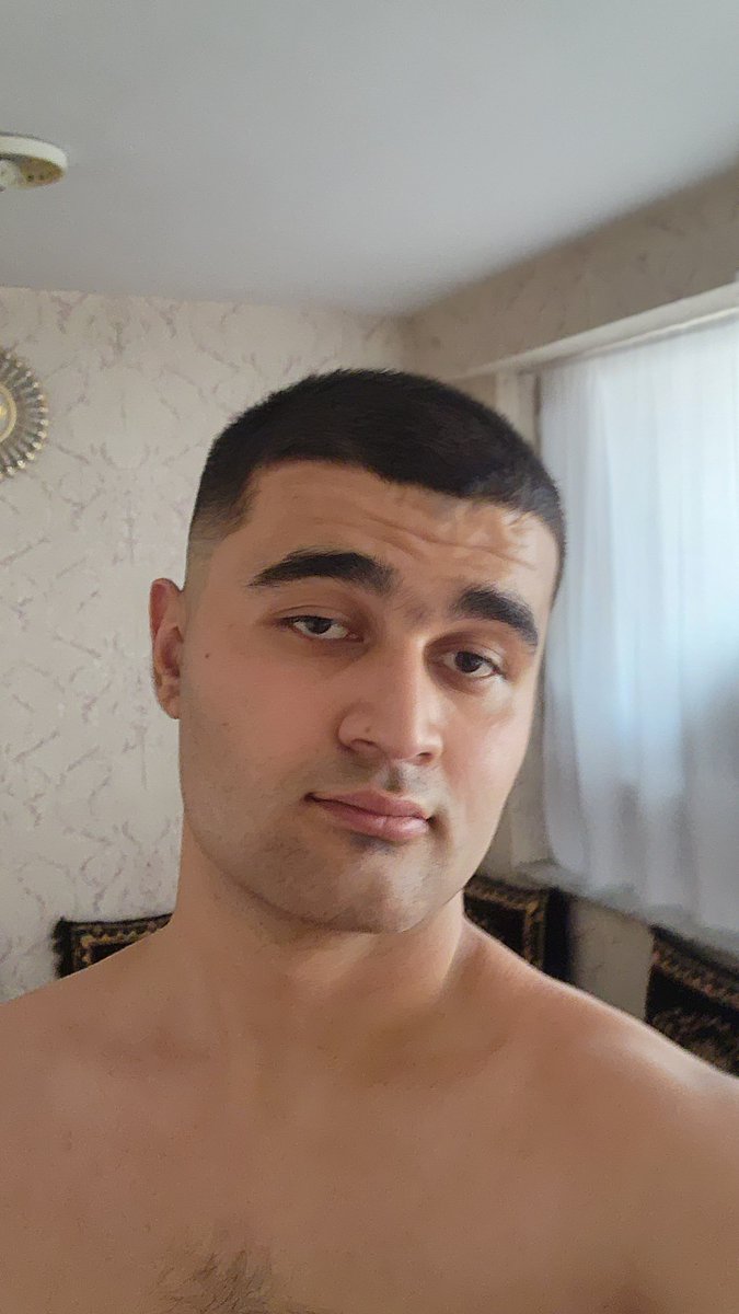 M1L4GR03's tweet photo. Full hair or buzzcut 
which one suits me better? https://t.co/KfvlhNLdV2