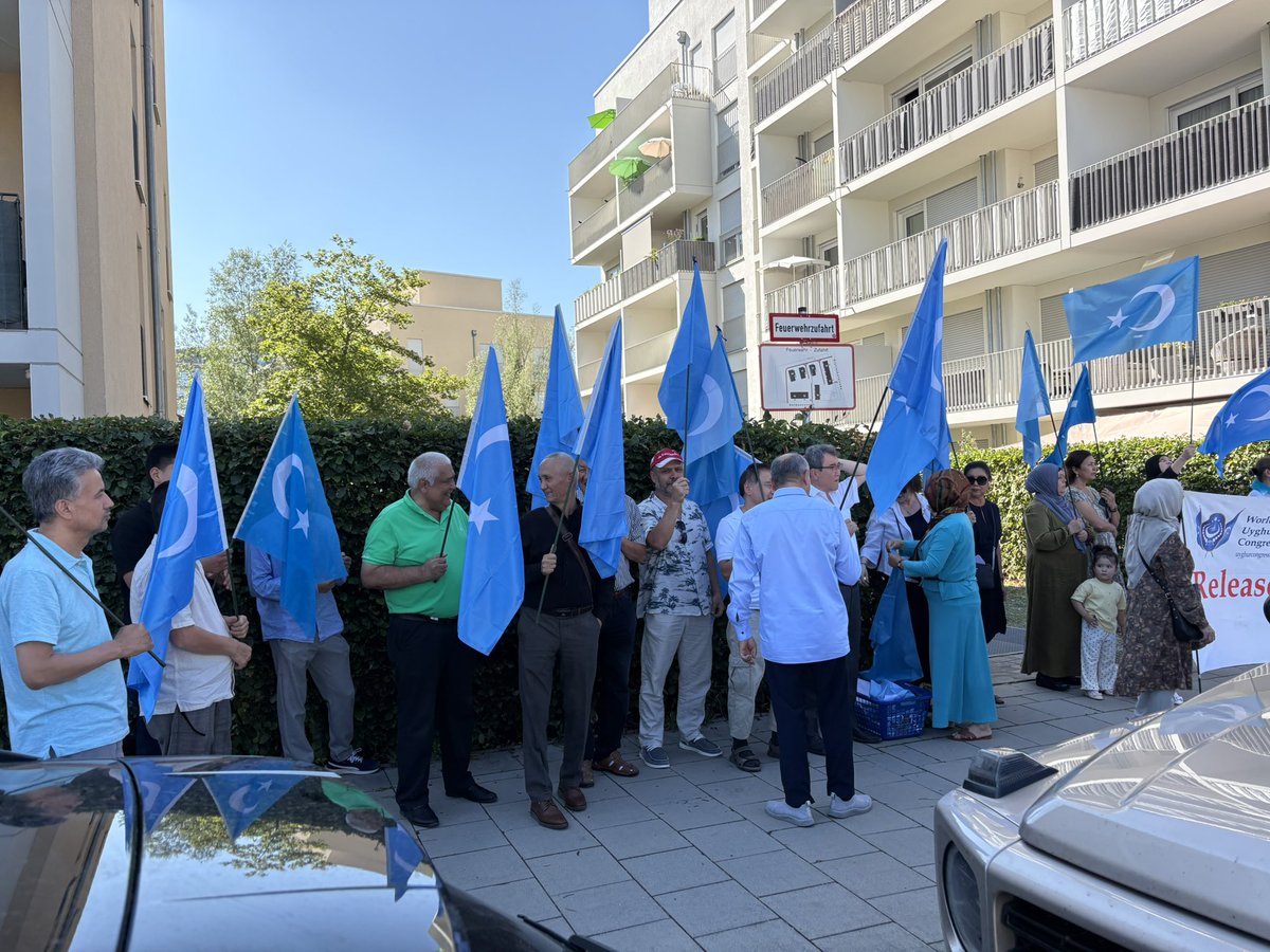 IlhamTohtiInit1's tweet photo. Happy to be part of a protest rally in front of the Chinese C-General in Munich to commamorate the 12th anniversary of the Yarkand Massacre of 2014 where Chinese forces brutelly suppressed the peaceful Demostr.
Thus, Uyghur sources have reported that the death toll exceeded 3,000 https://t.co/nBMq6ivI43