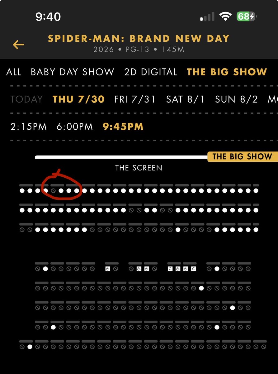 kexui's tweet photo. I just can’t imagine getting a seat this close to the screen https://t.co/0btW6kNUrA