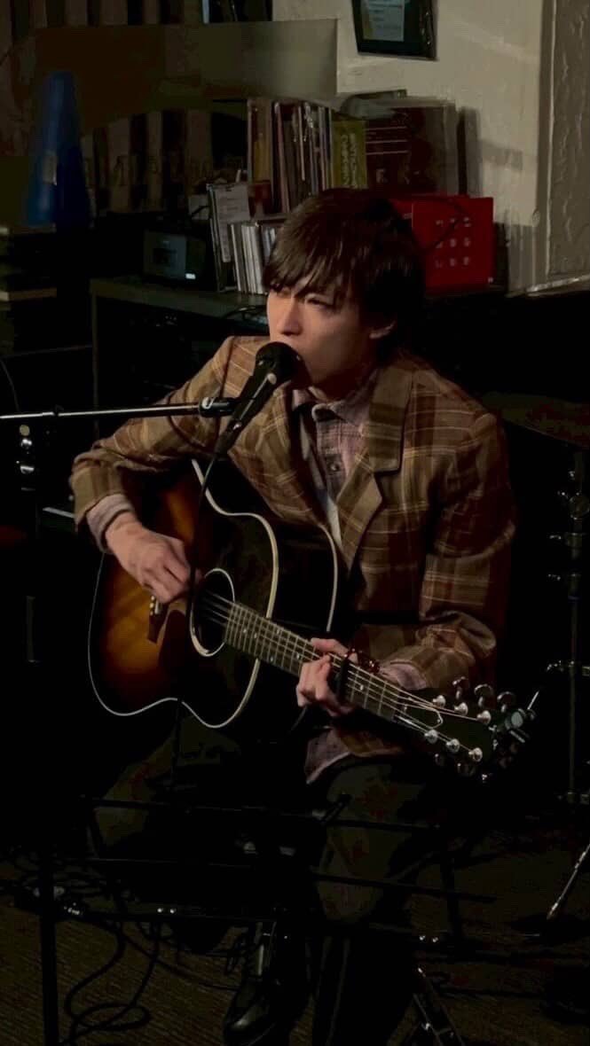 tamatacrossroad's tweet photo. クロスロードカーニバル浜松大会
第11弾出演者発表
柿内るい(大阪)
大阪で出会った天才！！！楽曲もライブ運びも内緒にしとくんで楽しみにしていてください！！(タ)
タマキングイチオシ枠！てことは誰かとは圧倒的に違う何かを持ってる人！出会い嬉しいなぁ！(聞) https://t.co/DkbsissQEf