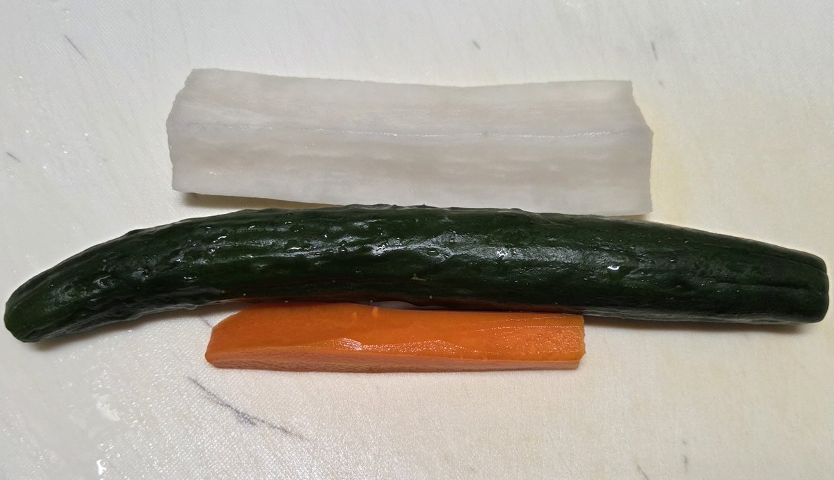 2womt's tweet photo. 豚焼肉、国産野菜ぬか漬け https://t.co/5twOQy10eU
