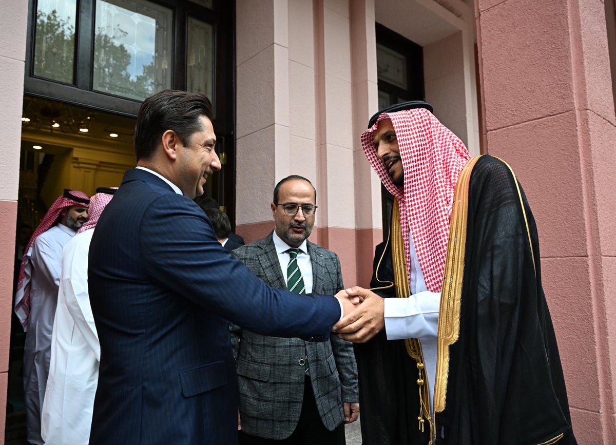 ceyhanburakab's tweet photo. Suudi Arabistan Krallığı Teftiş ve Yolsuzlukla Mücadele Kurumu Başkan Vekili Sayın Dr. Nassar bin Ahmed Abu’l-Khayl ve beraberindeki heyeti Bakanlığımızda ağırlamaktan memnuniyet duyduk. 
Görüşmede, iki ülke arasında yolsuzlukla mücadele alanındaki mevcut iş birliği imkânları ele alınmış; taraflarca karşılıklı bilgi paylaşımında bulunulmuş ve kurumsal iş birliğinin geliştirilmesine yönelik değerlendirmeler yapılmıştır. 

Suudi Arabistan Krallığı Teftiş ve Yolsuzlukla Mücadele Kurumu Başkan Vekili Sayın Dr. Nassar bin Ahmed Abu’l-Khayl ve beraberindeki heyete nazik ziyaretleri için teşekkür ederim.