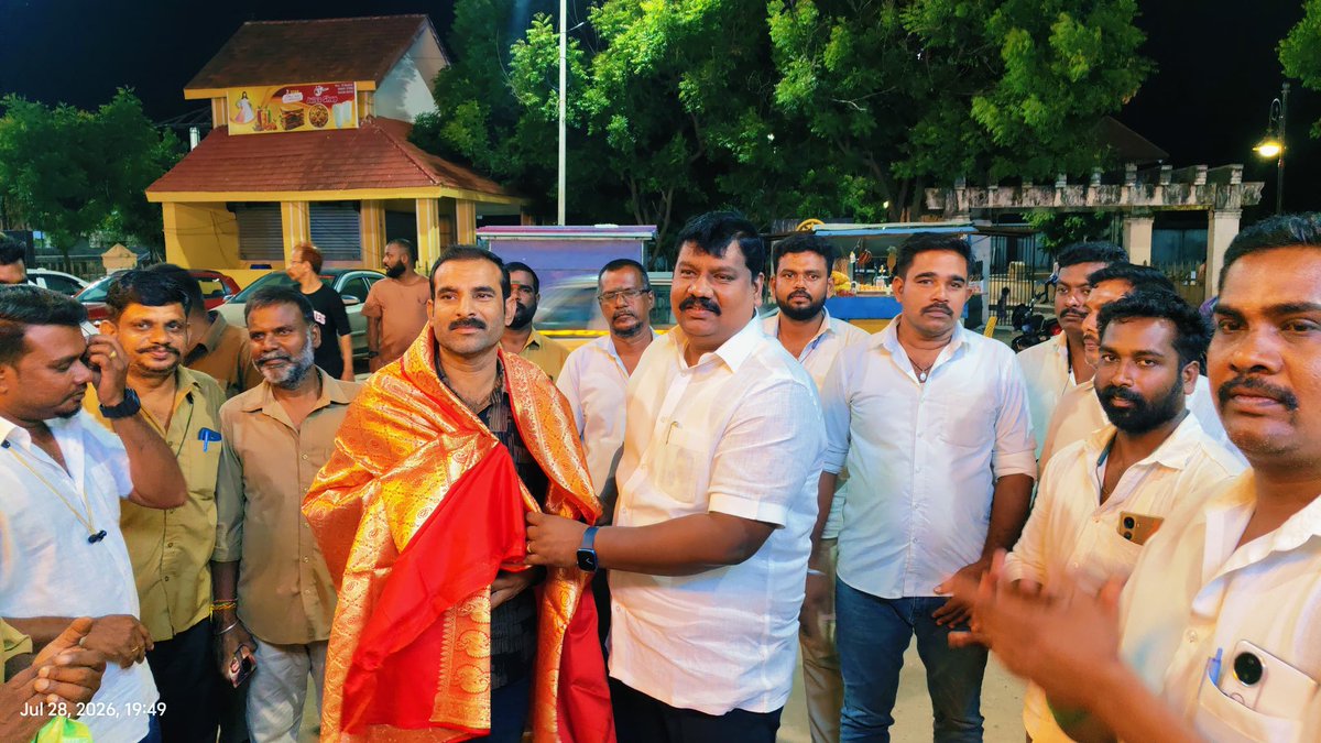 edisonvlk's tweet photo. ஜான்சன் நினைவு அறக்கட்டளை சார்பில் உயிர்துளி நண்பர்கள் வழங்கிய இரத்த தானம் இன்றுடன் 1000 நபர்களுக்கு வழங்கப்பட்டுள்ளது இரத்த தானம் வழங்கிய குருதி கொடையாளர்கள்,குருதி கொடை ஒருங்கினைப்பாளர்கள்,அறக்கட்டளை உறுப்பினர்கள் அனைவருக்கும் எனது நெஞ்சார்ந்த நன்றியை தெரிவித்தேன் https://t.co/rJAO08GEMd