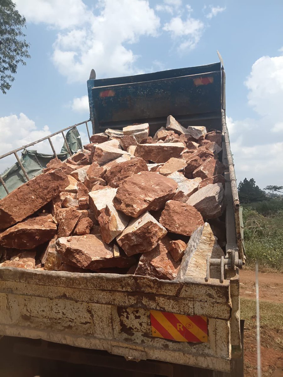 Thecapitalevang's tweet photo. Two trips of Hardcore stone delivered for the plinth foundation of another portion of the same boundary wall!
📧build@peaceofmindpackage.com
🌐info@peaceofmindpackage.com
👉Focus. Precision. Delivery👈
#DiasporaBuilder
#Peaceofmindpackage https://t.co/gFBrcDUloi