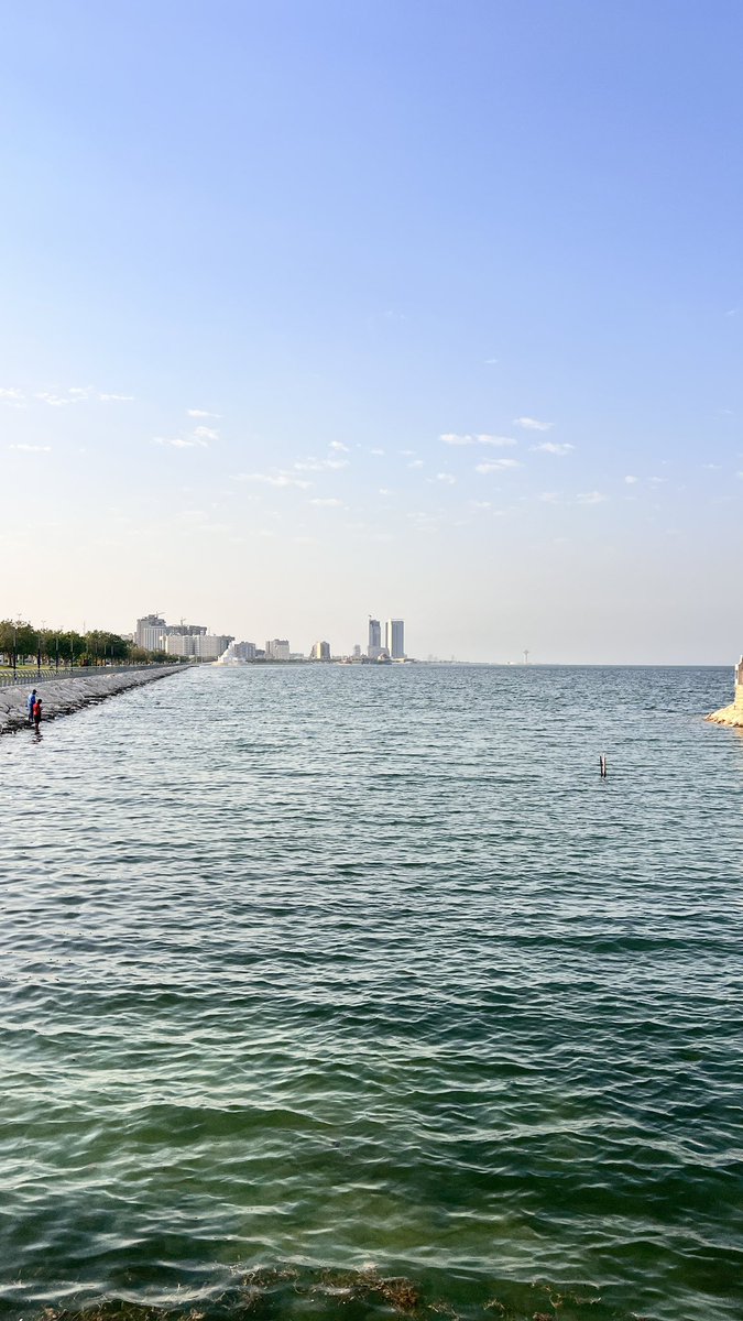 x4ilil1's tweet photo. إن سألوني أين يسكنُ خاطري؟
قلتُ: في الخبرِ… حيثُ القلبُ أمينْ. 🌊💙 https://t.co/NEze0ERA7H