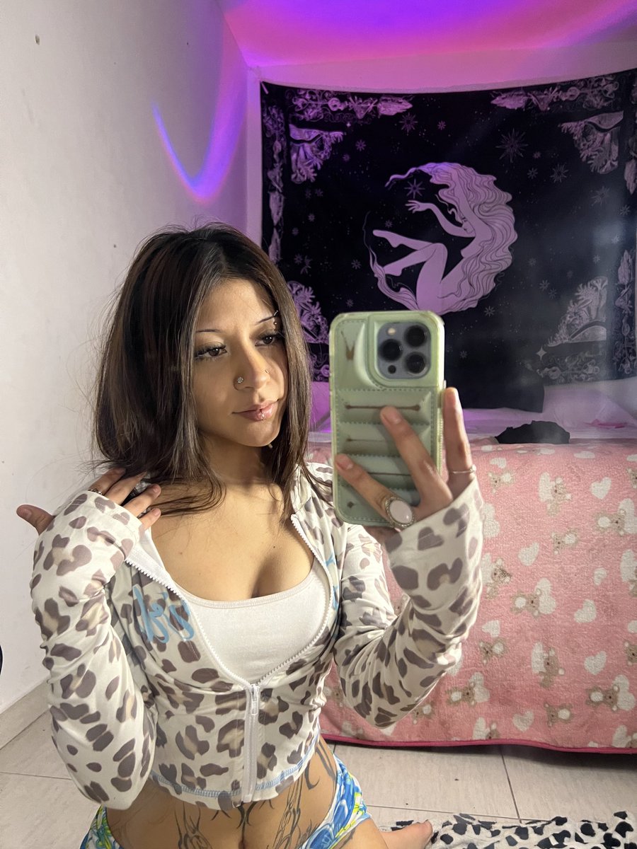 abbieppl's tweet photo. Looking innocent is my favorite trick. https://t.co/1WbhibuJuf