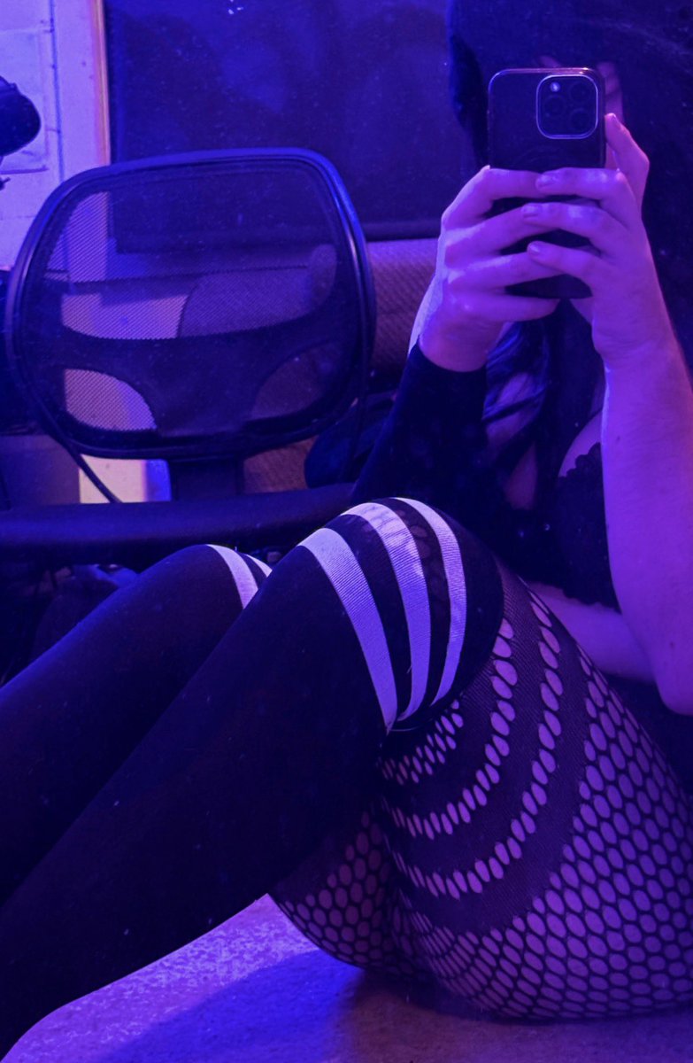 PlumpPumphkin's tweet photo. In love with these fishnets :3
#cute #femboy #trans https://t.co/yk4L0NQM11