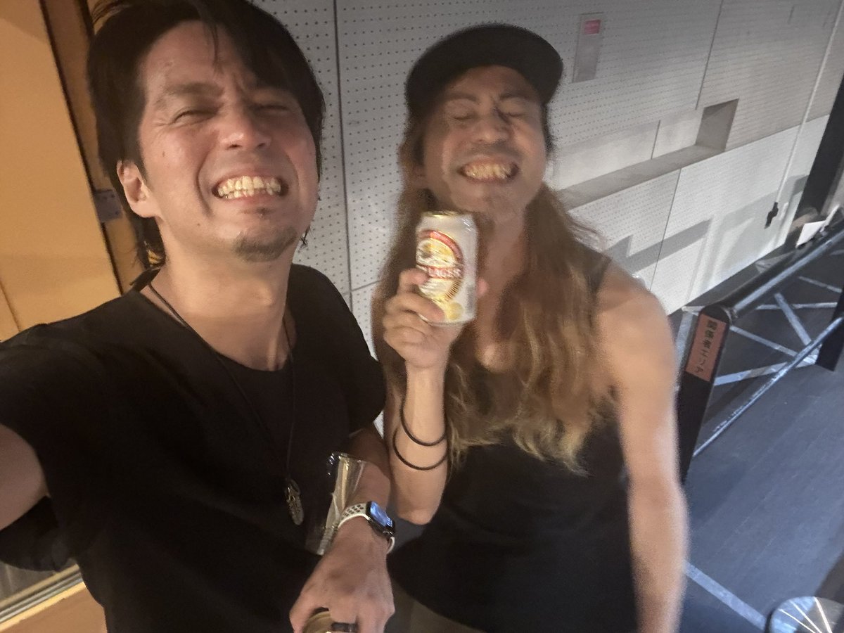 muraimanabu's tweet photo. リールー
新宿ジルコでした
ありがとう
こーへーおめでと
生きとけあほ

色んなトラブルはあったけど
トラブルを言い訳にするのは嫌いなので
これが俺でした
本質よ伝われ

ベース仲間のいまむーとも飲めて
楽しい夜だ
多分正解だ
みんなありがとう

また会おう(｀･ω･´)ﾉ https://t.co/HtQ65oqD6k