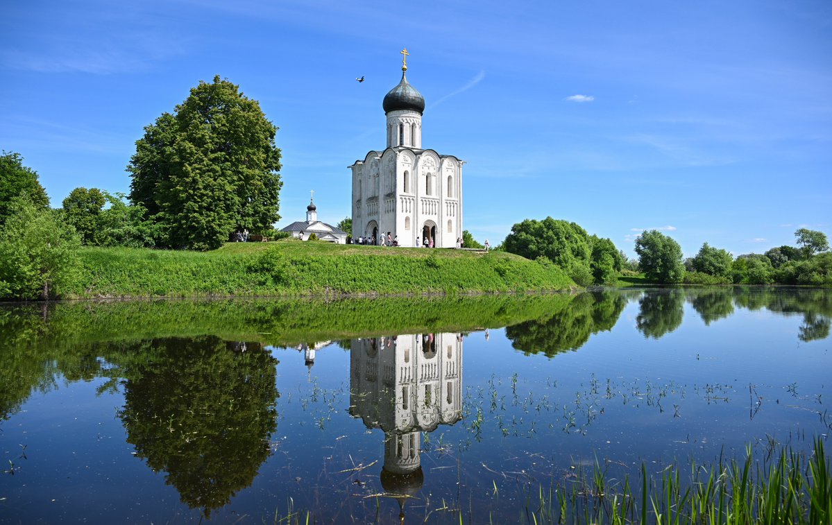 RussianEmbassy's tweet photo. ☦️ Today Russia marks the Day of the Baptism of Rus.

In 988, Prince Vladimir adopted Christianity, ushering in a new era that transformed Rus. Its legacy continues to be reflected in Russia's churches, iconography and traditions.

https://t.co/cYe8iR8Ef1 https://t.co/4fWOMBr8BF