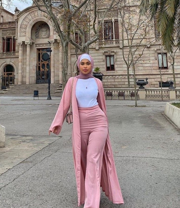 mrteji_'s tweet photo. One fact about women that dresses like this ? https://t.co/wU17SOFtiS