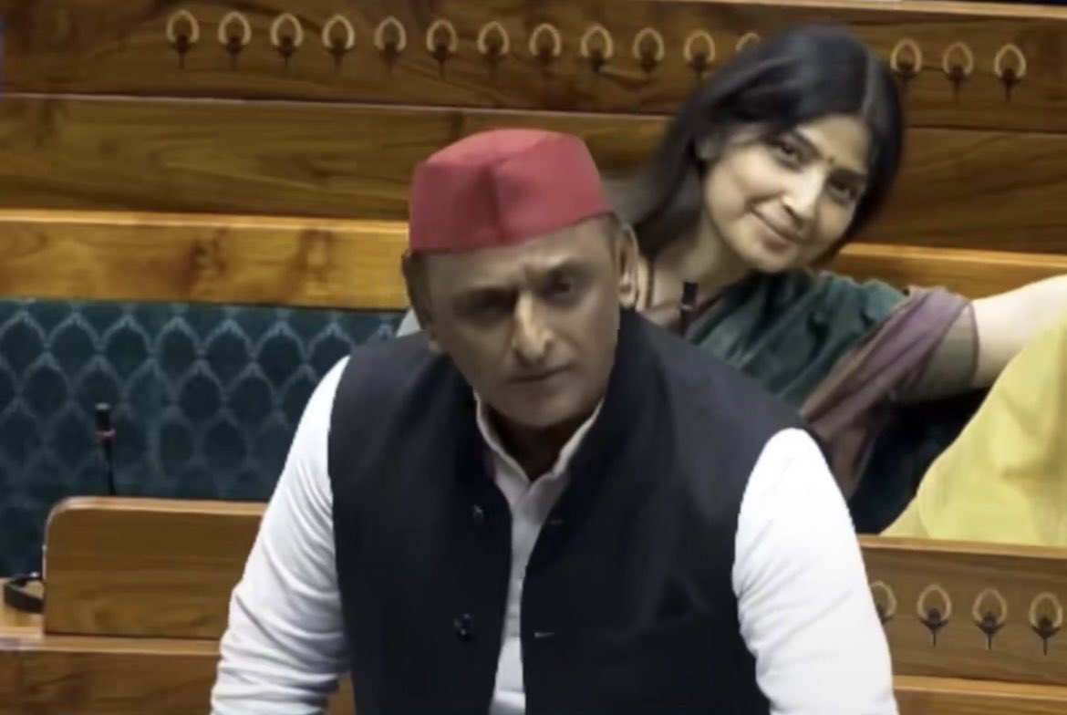 savedemocracyI's tweet photo. लोकसभा सांसद प्रियंका गांधी से आप सभी लोग आग्रह करें कि राहुल गांधी की शादी का फैसला जल्द करें। 

लोकसभा सांसद डिम्पल यादव जिस तरह अखिलेश यादव के पीछे बैठ कर बैकअप करती हैं वो शानदार रहता है🔥🔥

आज आप सब कमेंट में प्रियंका गांधी को टैग करें। 

हर दिल अब करे यही पुकार 
राहुल गांधी की शादी हो अबकी बार !!