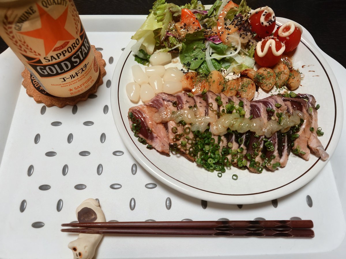 AkiraUeda69's tweet photo. 鰹のたたき
にんにくの醤油焼き
らっきょう
サラダ

#晩ごはん https://t.co/KanQyPc4cl