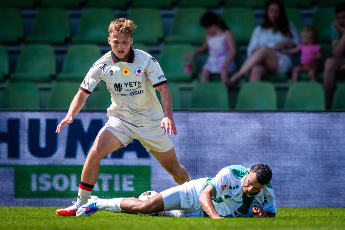 oranjefussball's tweet photo. Transfergerücht: Deutsche Klubs jagen Gyan #deRegt! #HolsteinKiel soll bereits ein Angebot über 1,5 Mio. € für den 22-jährigen Flügelstürmer von #ExcelsiorRotterdam abgegeben haben. Auch weitere Vereine aus Deutschland haben den schnellen Linksaußen im Visier. https://t.co/rcXnDtj11F