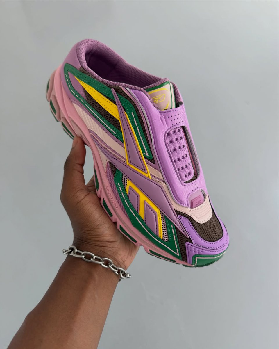 JustFreshKicks's tweet photo. Don’t sleep on Reebok 👀 https://t.co/qSgVhJMpU3