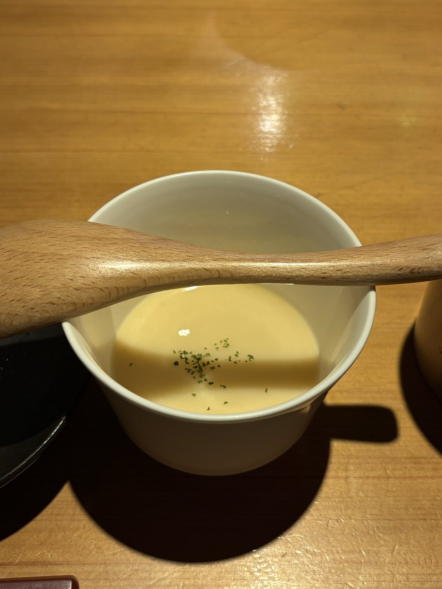 fortune_k30's tweet photo. スタートはUPASというスパークリング日本酒。
そして初手はヴィシソワーズ。 https://t.co/XtU6rVyXpG