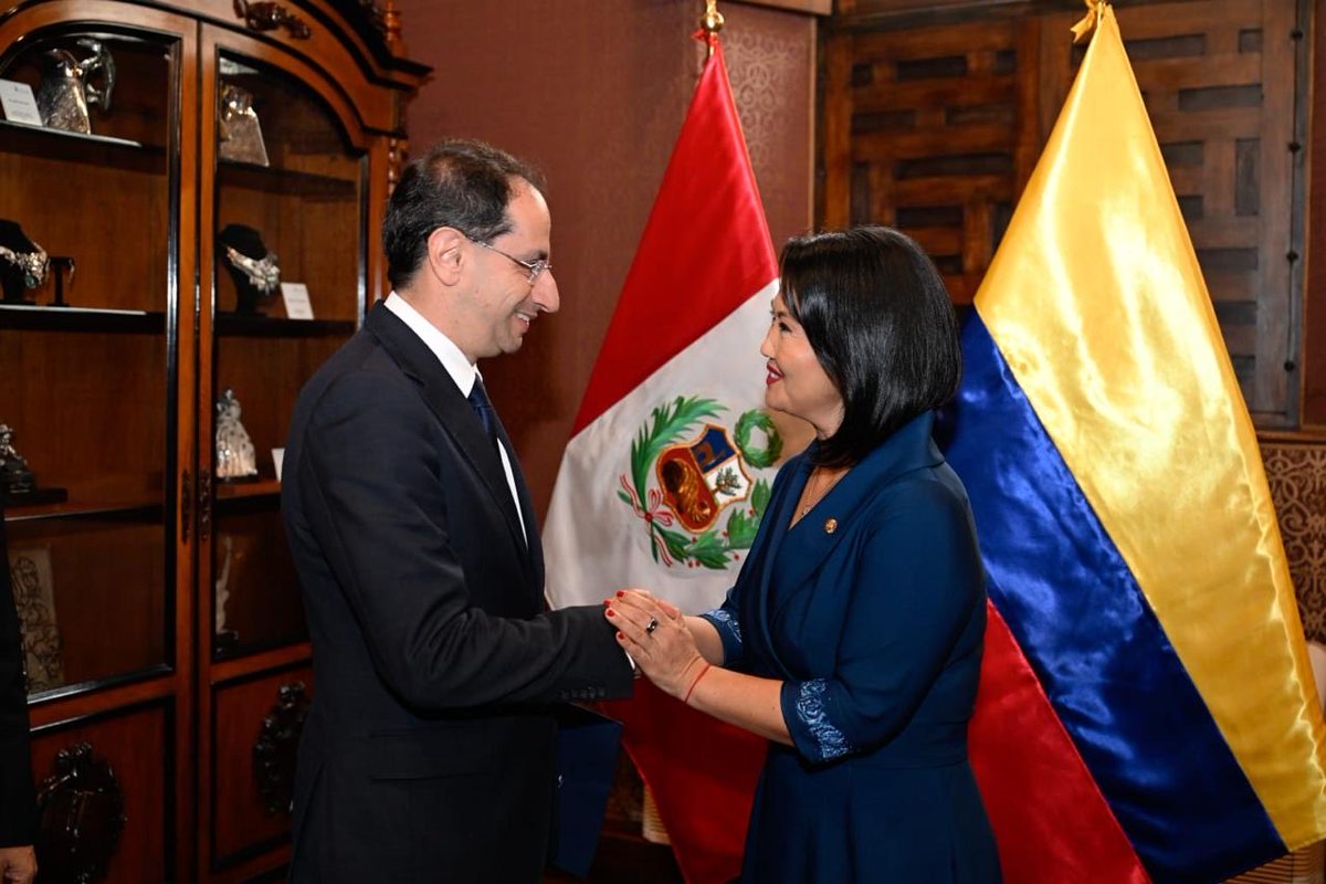CancilleriaPeru's tweet photo. #TransmisiónDeMandoPerú 🇵🇪 | La presidenta electa @KeikoFujimori, acompañada del canciller designado, Carlos Espá, sostuvo una reunión en Torre Tagle con la misión especial del electo presidente @ABDELAESPRIELLA. Con la delegación 🇨🇴, que estuvo encabezada por el vicepresidente electo José Manuel Restrepo, se coincidió en la importancia de fortalecer la relación bilateral y elevar el nivel de representación en ambos países a través del nombramiento de embajadores.