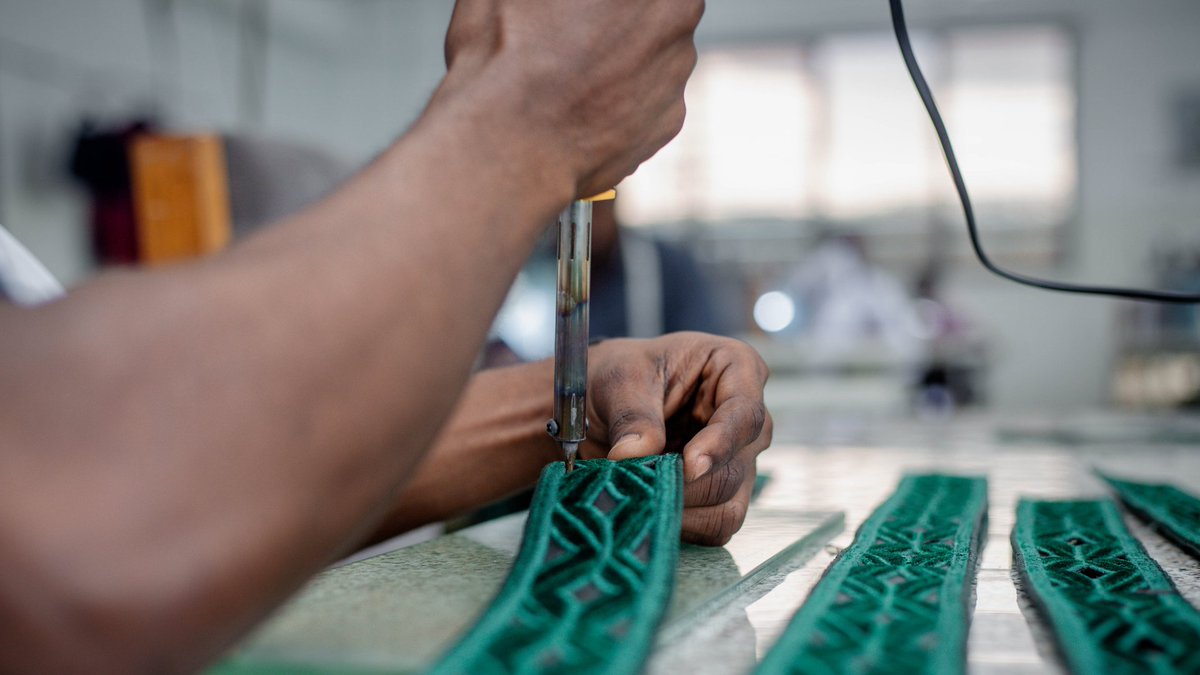 IFC_org's tweet photo. Creative industries employ 200M+ people globally, yet remain among the world's most underfinanced sectors. Discover how investment in creativity is creating jobs across emerging markets: https://t.co/He03RaKdL1
#CreativityCreatesJobs https://t.co/ZbyrG9k8B2