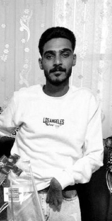 moooonrh_01's tweet photo. اعدام کردن یک جوان معلول در ملا عام جنایتی بود که میتونست دنیارو تکون بده ولی خب اینجا فلسطین یا غزه نیست.
جاویدنام #اميرحسين_صفرى https://t.co/kwf8rikyz5
