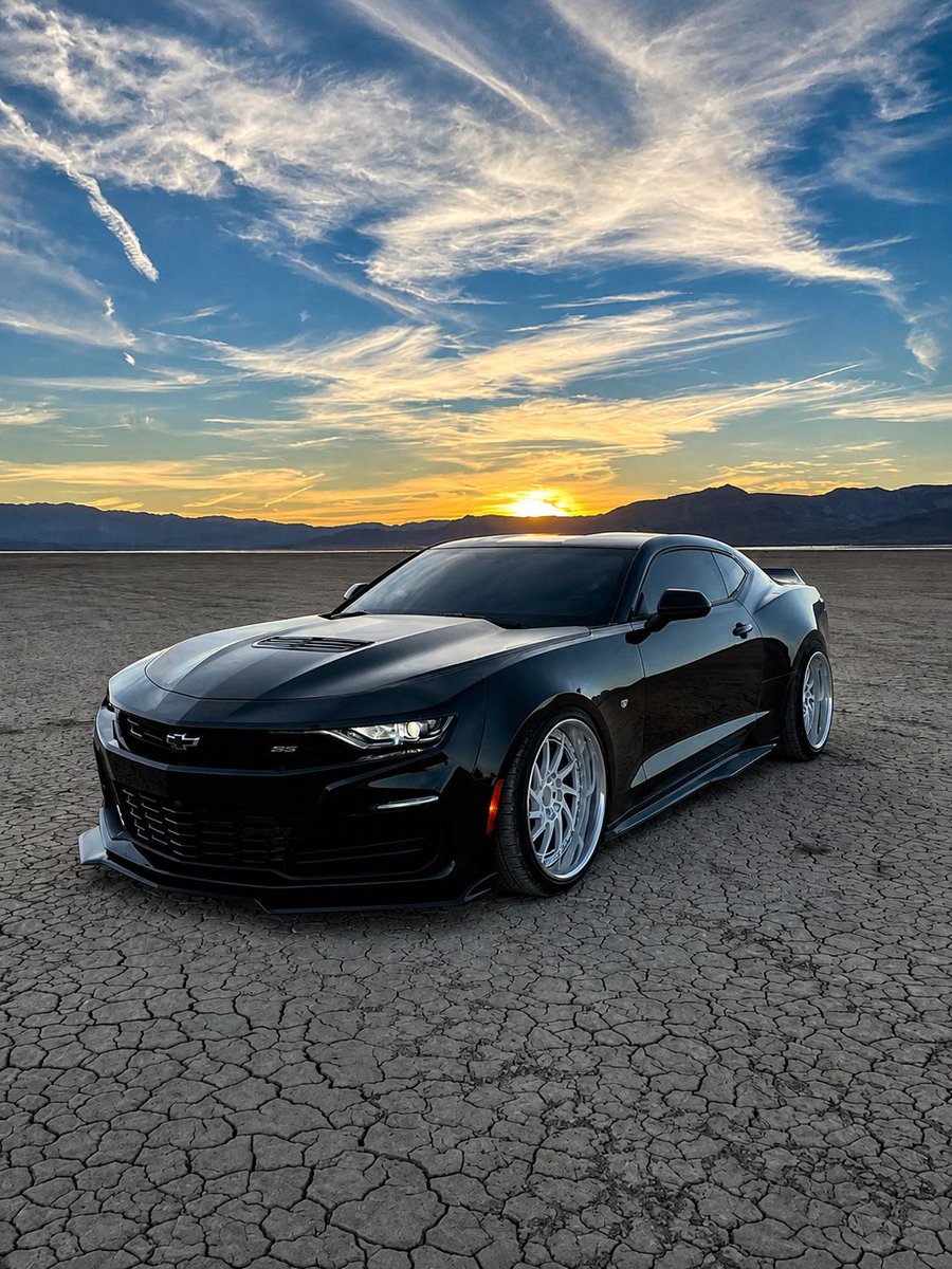 MarvelousRides's tweet photo. Chevrolet Camaro 🇺🇸

The sixth-generation Camaro proved that American muscle could offer serious sports-car sophistication. Magnetic Ride Control became available on the SS, while Chevrolet expanded its track-focused 1LE packages across more of the range than ever before. https://t.co/ZLExF9tWy5