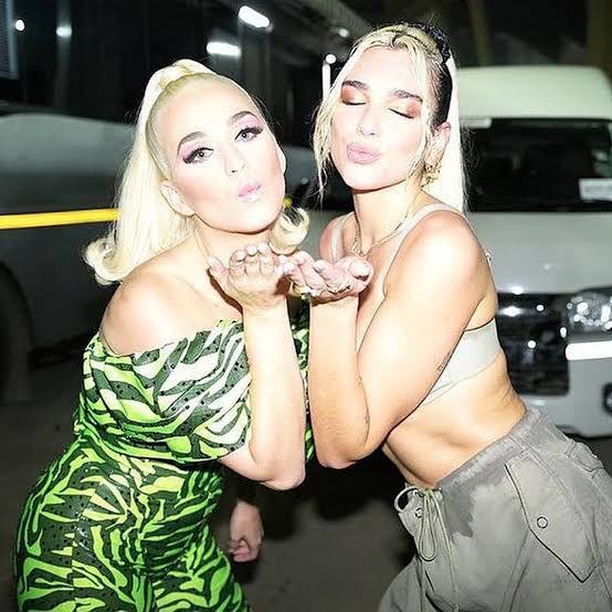 nirvanakpsex's tweet photo. Próximo show da Katy vai ser no festival da Dua Lipa, será que teremos atualização das fotos delas? https://t.co/6z2IEpMQQn
