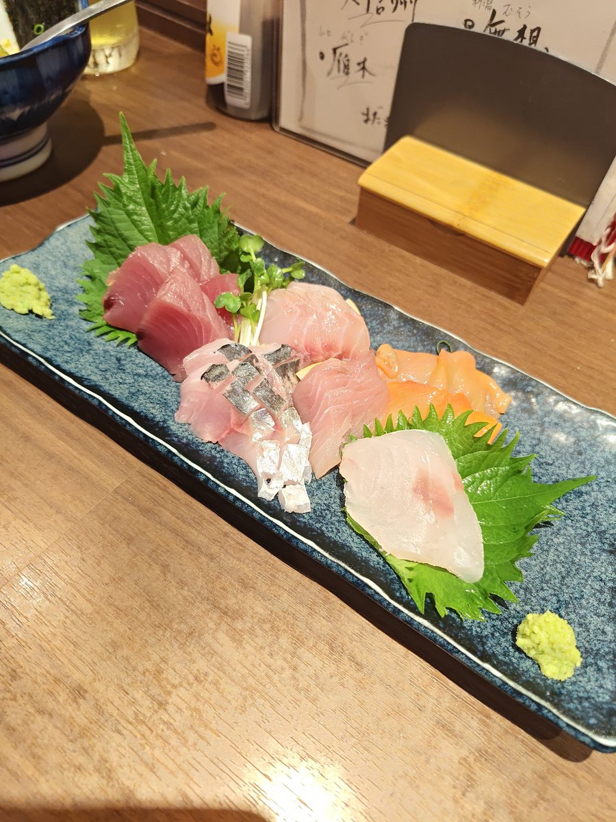 buntarootion's tweet photo. カウンターが分厚い激うま店！ https://t.co/38RHGxDs3T