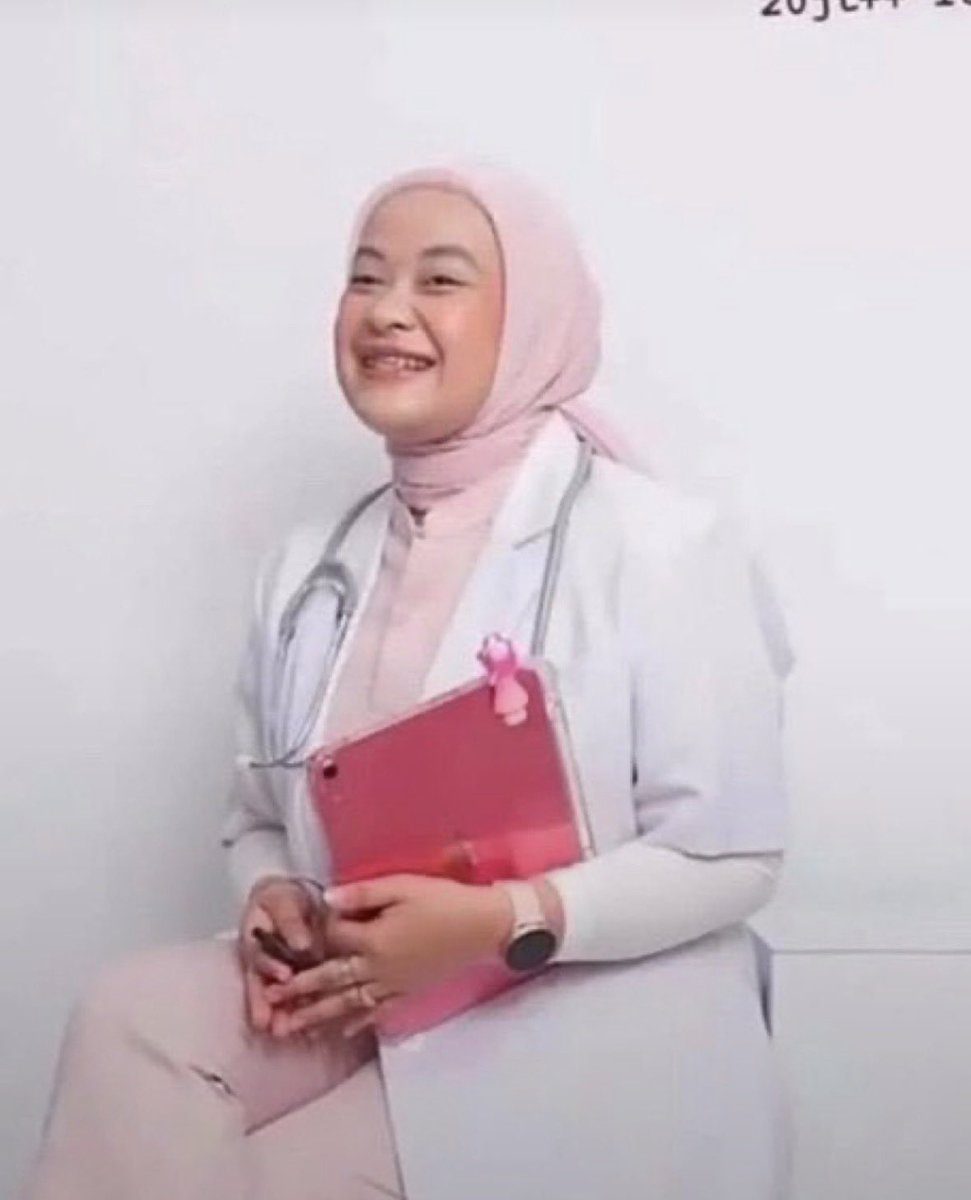 bathroomicon's tweet photo. gw ktika tanggal tua beli marlong isi 20 batang https://t.co/R54dUxP4XP