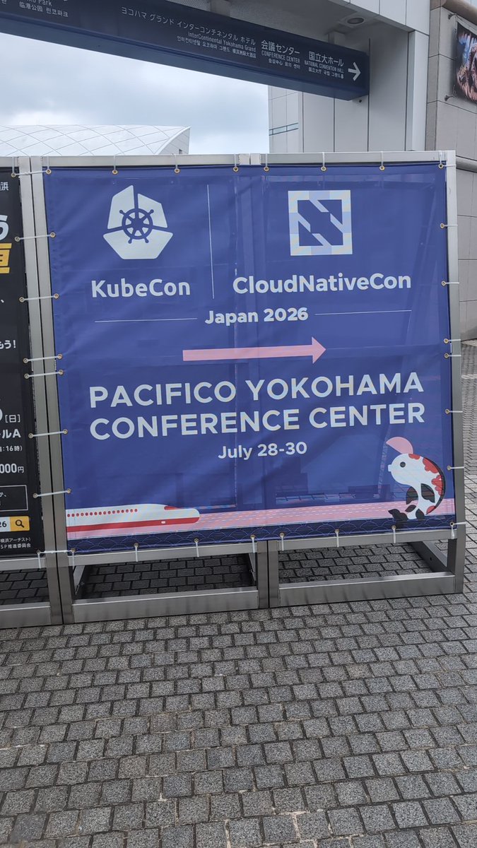 ThatBagu's tweet photo. Kubecon day 1 https://t.co/lTtIstOmf7