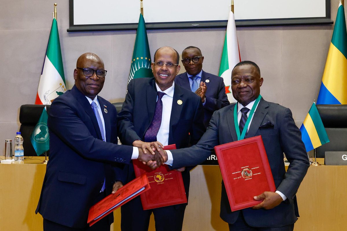 AShingiro's tweet photo. Je suis ravi de prendre part à la cérémonie de signature de l’accord d’engagement entre le Gabon et la Guinée équatoriale relatif à la mise en œuvre de l’arrêt de la Cour int'l de Justice du 19 mai 2025. Une étape majeure dans la résolution des conflits par des moyens pacifiques. https://t.co/15WJsSAj5e